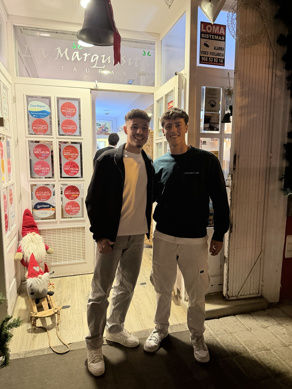 Visita del cantante de Arde Bogotá a La Marquesita
